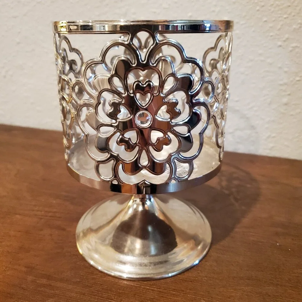 Bath & Body Works Flower Heart Gem Pedestal 3-Wick Candle Holder Sleeve